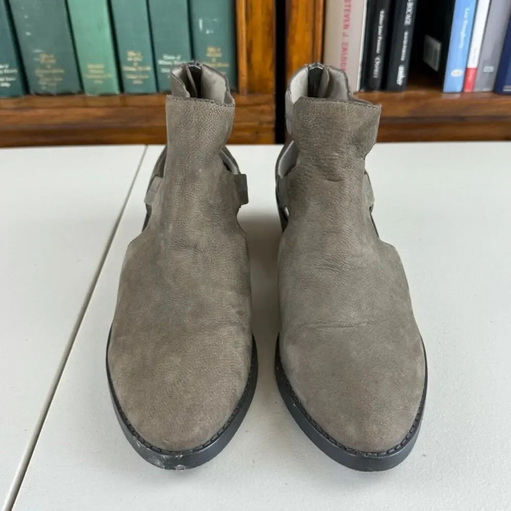 Eileen Fisher Taupe Vanda Pebble Leather Zip Back Pointed Bootie Sz 7 MSRP $240